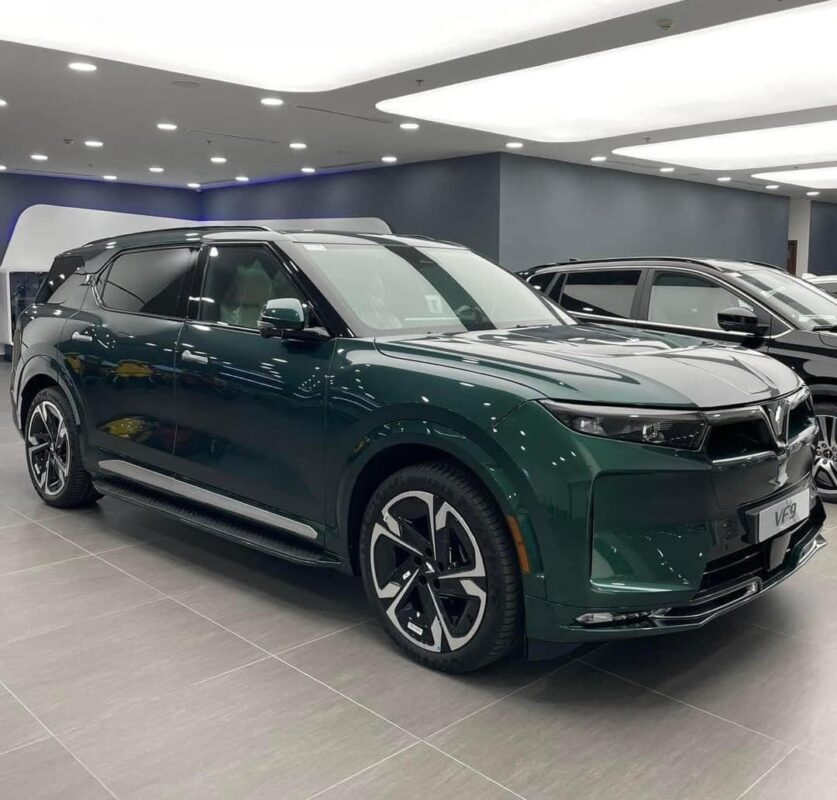 Xe ô tô điện Vinfast VF9 2023 mới.